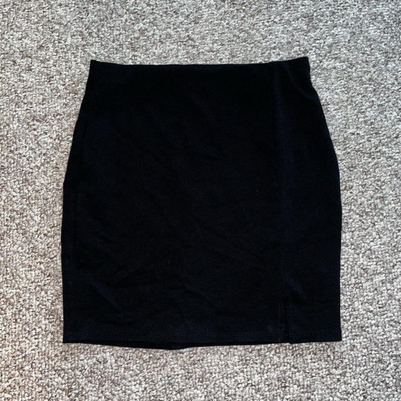 LaClef Women's Like New Black Mini Fitting Split Skirt - Picture 6 of 10